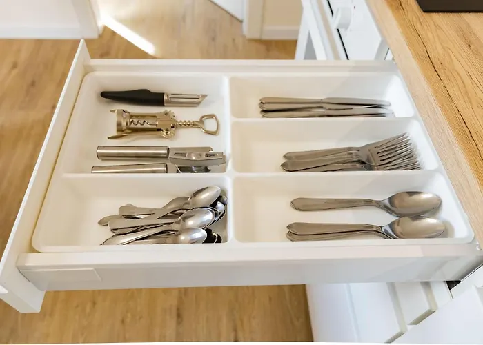 Private Sunny With Free Parking 24-7 Self Check-in * 兹沃伦