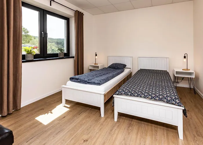 Appartement Private Sunny With Free Parking 24-7 Self Check-in Zvolen